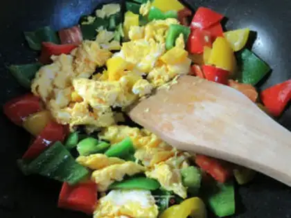 Make Pepper fried duck eggs step 5