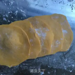 Make Pumpkin roses step 4
