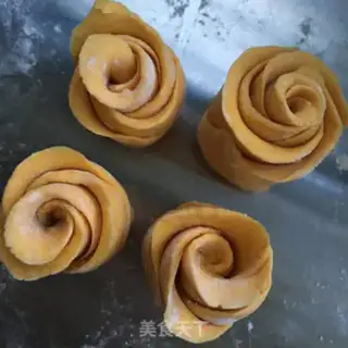 Make Pumpkin roses step 6
