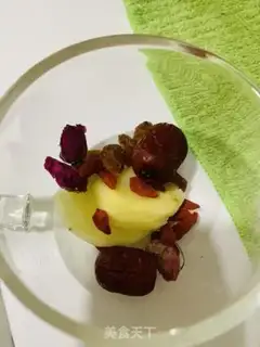 Make The red date red sugar roses and ginger ale step 0