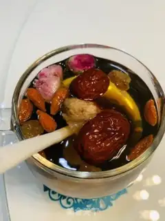 Make The red date red sugar roses and ginger ale step 2