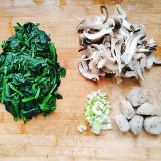 Make Fishball spinach mushroom noodles step 2