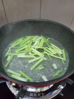 Make Celery scallop step 1