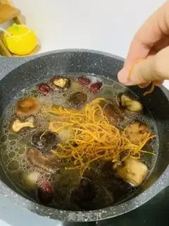 Make Twin mushroom weed chicken soup step 6