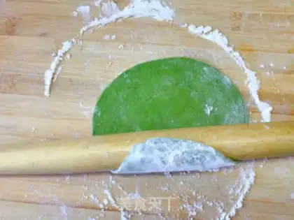 Make Pineapple egg noodles step 3