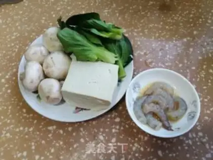 Make Shrimp mushroom tofu soup step 0