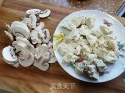 Make Shrimp mushroom tofu soup step 1