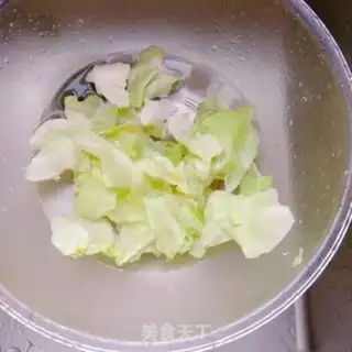 Make Egg and ham noodles step 1