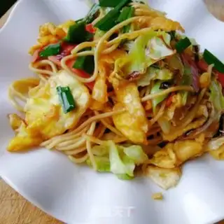 Make Egg and ham noodles step 9