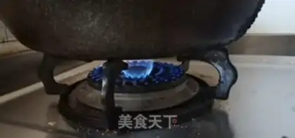 Make Golden fungus steamed chicken legs step 2