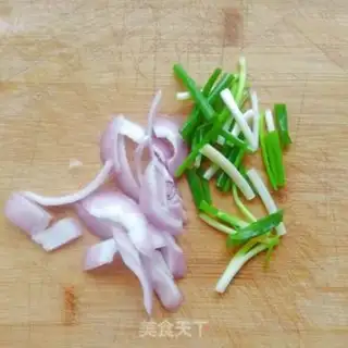 Make Onion noodles step 0