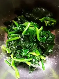 Make Eggskin spinach step 1
