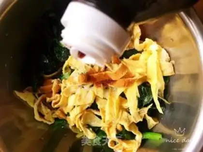 Make Eggskin spinach step 6