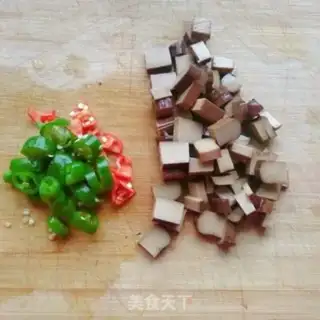Make Hot pepper fried eggs step 1