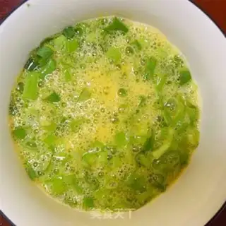 Make Onion fried eggs step 1