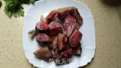 Make The duck-legged bamboo stew step 1
