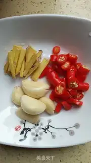 Make The duck-legged bamboo stew step 2