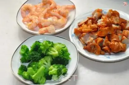 Make Chicken pizza with shrimp step 3