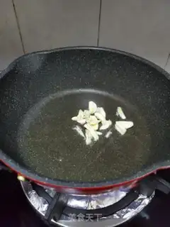 Make Garlic pastries step 3