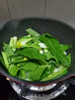 Make Garlic pastries step 4