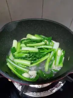 Make Garlic pastries step 5