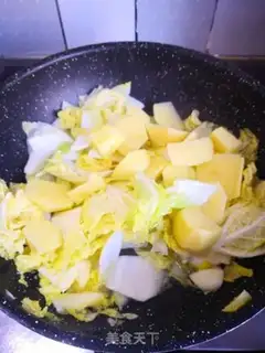 Make Soup with cabbage and potatoes step 4