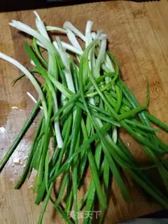Make Onion fried sausage step 1