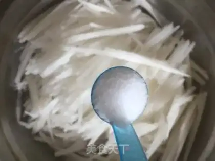 Make Clear the radish balls step 3
