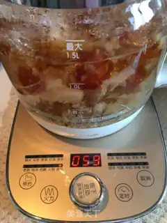 Make Peach omelet silver ear soup step 3
