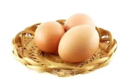 Make Garlic fried eggs step 2