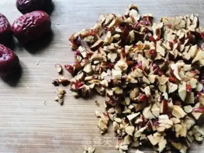 Make A red sugar nut step 0