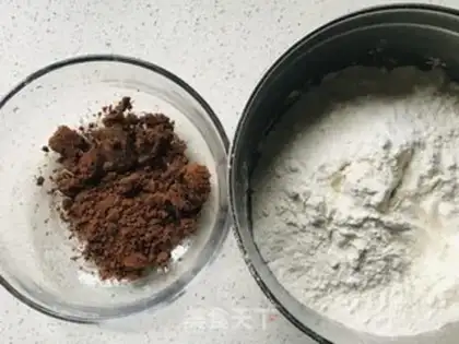 Make A red sugar nut step 2
