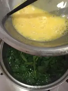 Make Black-mule fragrance egg soup step 7