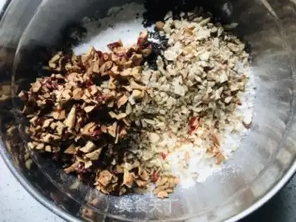 Make A red sugar nut step 4
