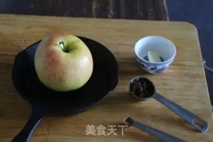 Make Cinnamon sugar fried apples step 1