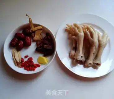 Make The medicine chicken foot soup step 2