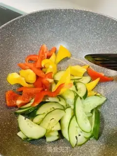 Make Pepper cucumber shrimp step 2