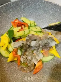 Make Pepper cucumber shrimp step 3