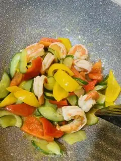 Make Pepper cucumber shrimp step 5