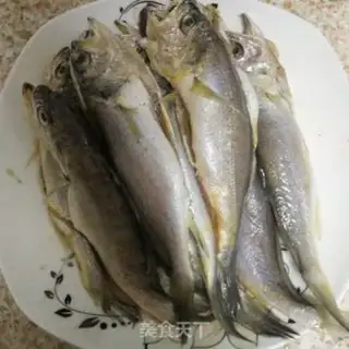 Make Dried and fried yellowfish step 0