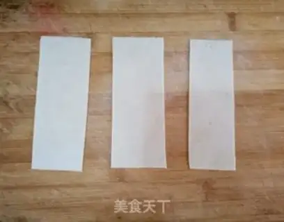 Make Hand-held strawberry cake step 1