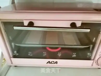 Make Hand-held strawberry cake step 2