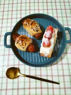 Make Hand-held strawberry cake step 7