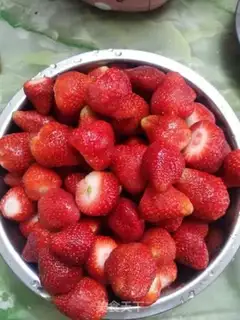 Make Strawberry jam step 1