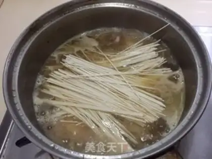 Make Chicken wing noodles step 7
