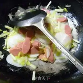 Make Scrambled ham and sausage fried cake step 7