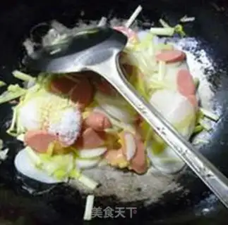 Make Scrambled ham and sausage fried cake step 8