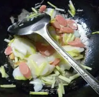 Make Scrambled ham and sausage fried cake step 9