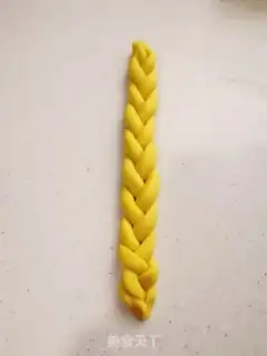 Make Christmas pumpkin ring step 11