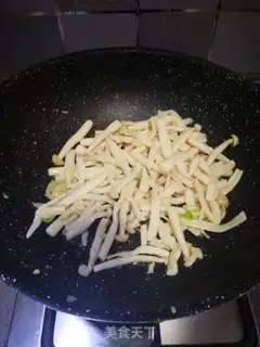Make Seafood mushroom fried eggs step 5